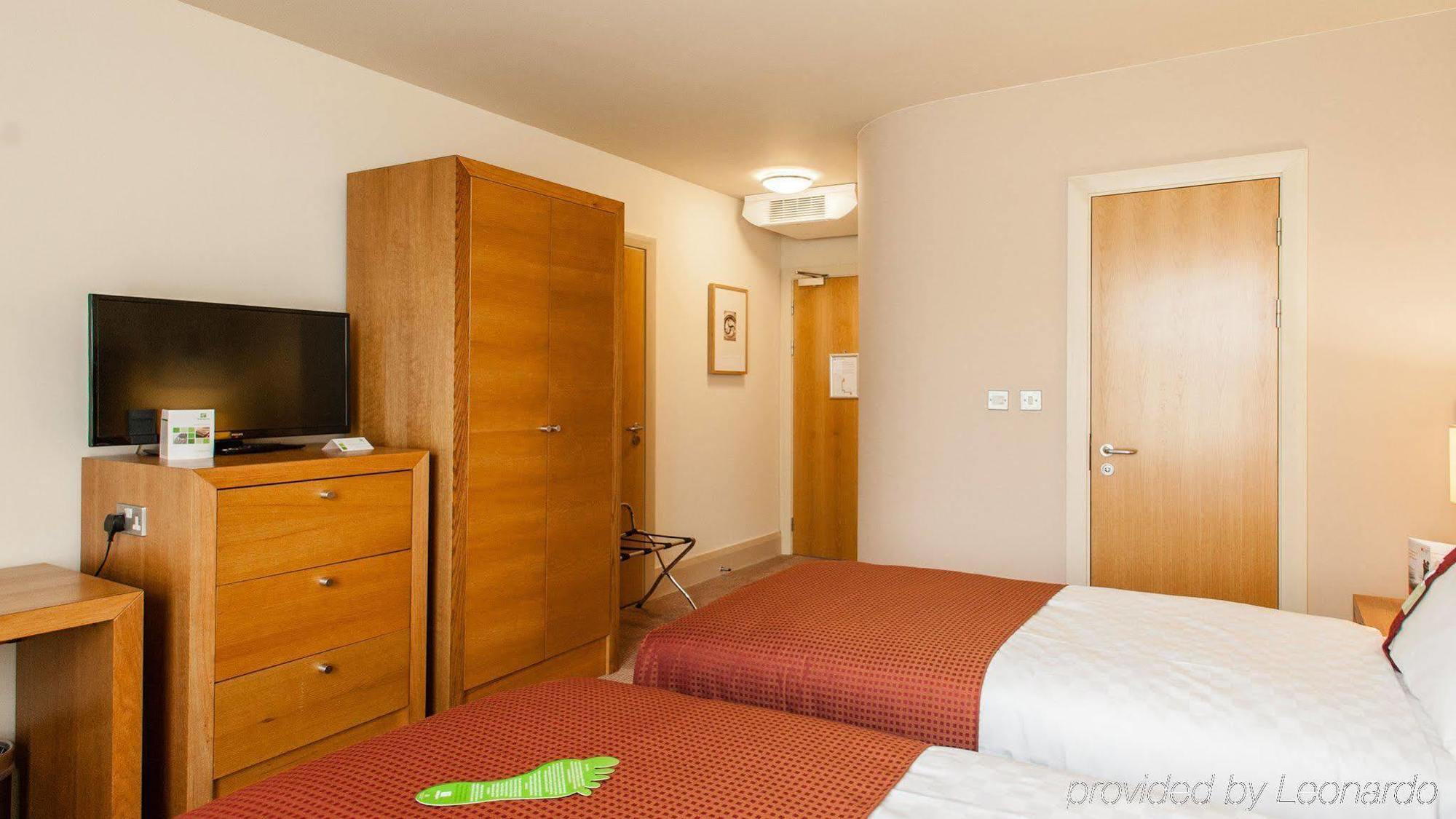 Holiday Inn Dumfries By Ihg Екстериор снимка