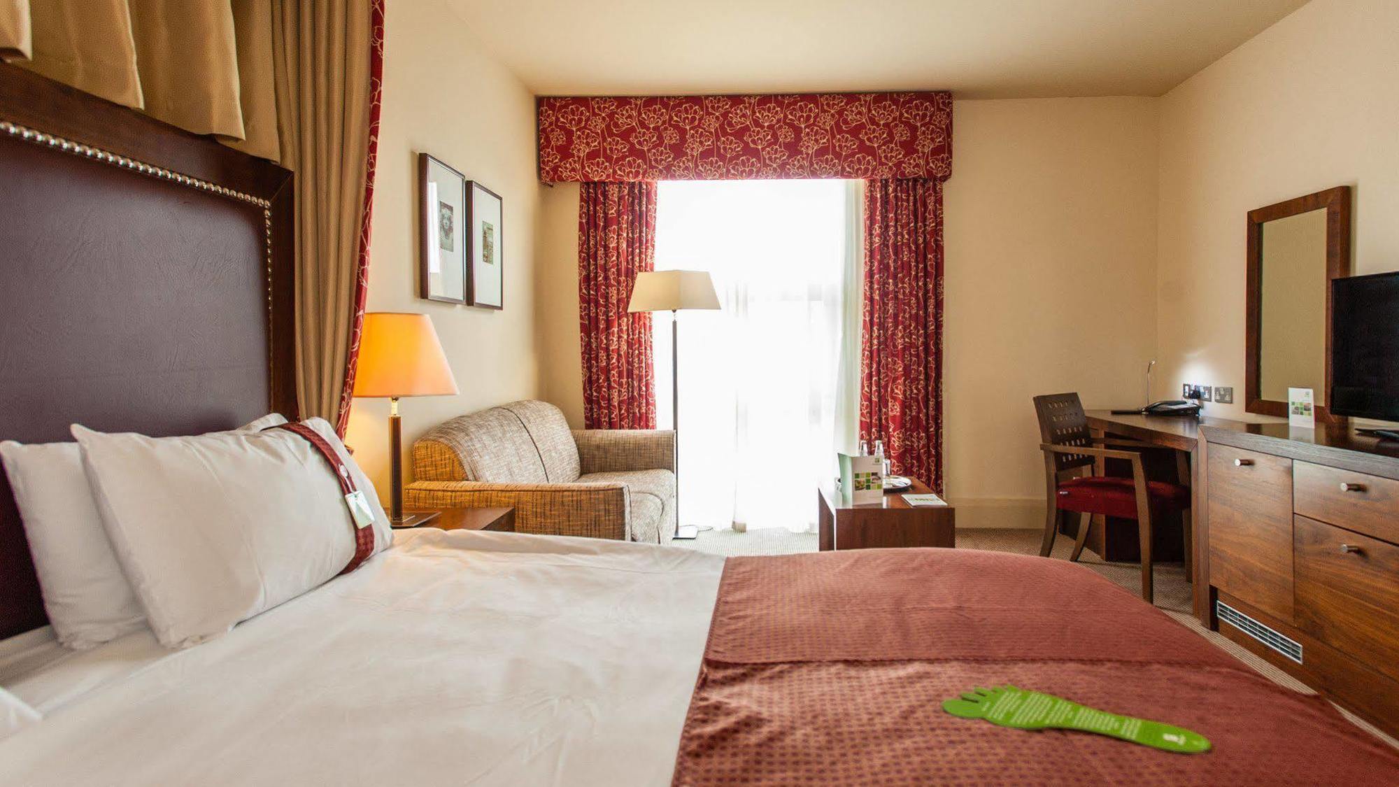 Holiday Inn Dumfries By Ihg Екстериор снимка